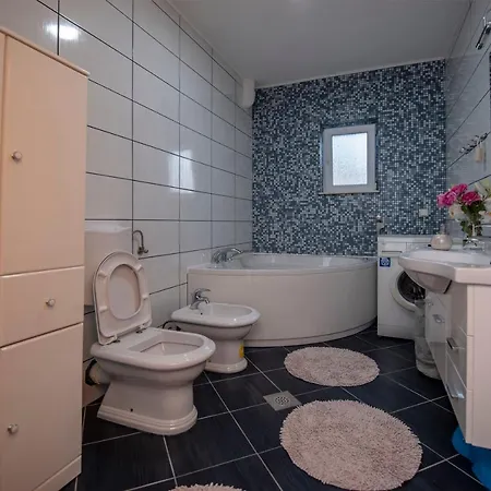 Stoja Near Dubrovnik With Pool *